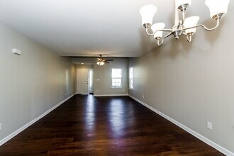 7017 Hidden Creek Dr in Charlotte, NC - Building Photo - Building Photo