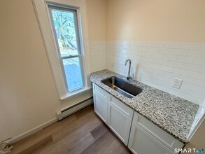 690 Main St in Torrington, CT - Building Photo - Building Photo