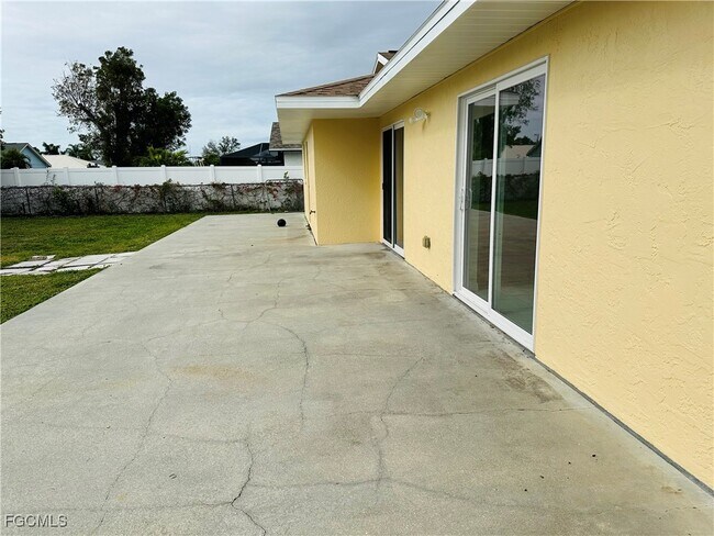 1902 SE 14th St in Cape Coral, FL - Building Photo - Building Photo