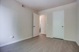 243-243 N Granados Ave in Solana Beach, CA - Building Photo - Building Photo