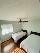 4613 Bayshore Dr, Unit B5 in Naples, FL - Building Photo - Building Photo