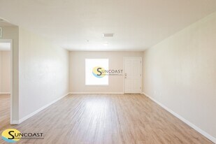 9104 N Peachtree Way in Citrus Springs, FL - Building Photo