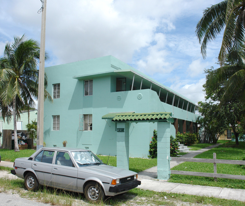 2127 SW 5th St in Miami, FL - Foto de edificio