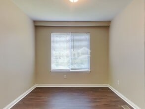 8254 Rose Petal Dr in Florence, KY - Foto de edificio - Building Photo