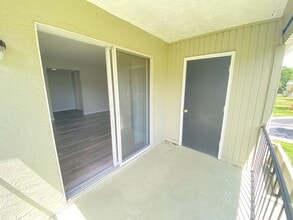 525 Conway Rd in Orlando, FL - Foto de edificio - Building Photo