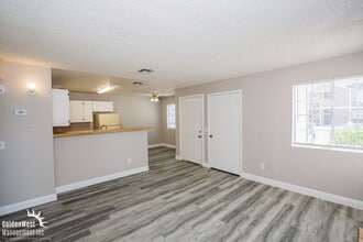 2755 Jennydiane Dr in Las Vegas, NV - Building Photo - Building Photo