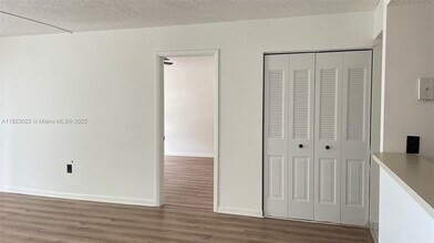 5550 NW 44th St, Unit 407b in Lauderhill, FL - Building Photo - Building Photo