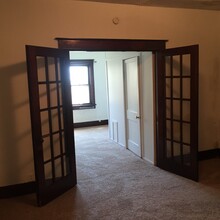 124 Koehler St, Unit apt 1 in Mount Oliver, PA - Foto de edificio - Building Photo