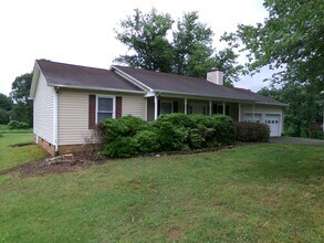 844 Leichester Square Ct in Kernersville, NC - Building Photo - Building Photo