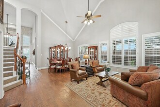 2303 Chapelwood Dr in Lewisville, TX - Foto de edificio - Building Photo
