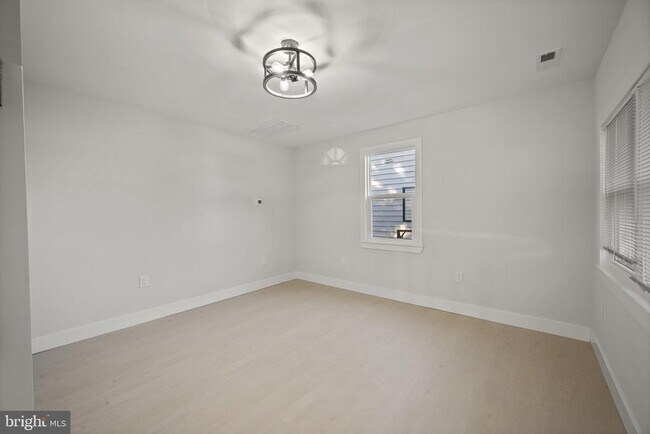 821 S Woodlynn Rd in Essex, MD - Building Photo - Building Photo