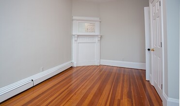 202 Harvard St, Unit 2T in Cambridge, MA - Foto de edificio - Building Photo