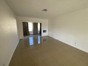 125 W Hidden Valley Blvd in Boca Raton, FL - Building Photo - Building Photo