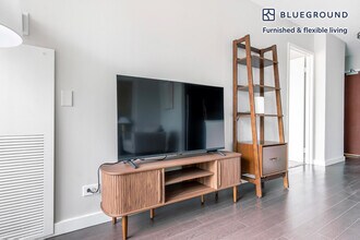 77 W Huron St in Chicago, IL - Building Photo - Building Photo