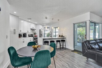 3633 NW 6th St in Deerfield Beach, FL - Building Photo - Building Photo