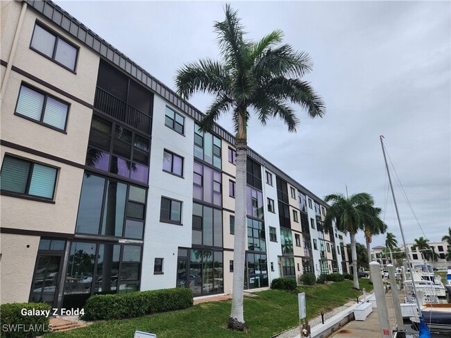 805 River Point Dr in Naples, FL - Building Photo - Building Photo