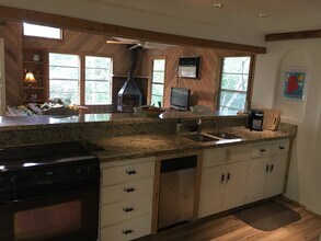 16142 Spring Branch Trail, Unit B in Austin, TX - Building Photo - Building Photo