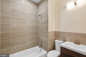 46 S 44th St-Unit -4 in Philadelphia, PA - Building Photo - Building Photo