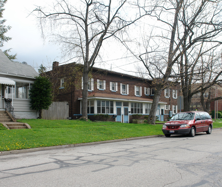 1906 3rd St in Cuyahoga Falls, OH - Building Photo