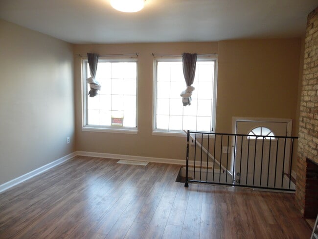 105 S 18th St, Unit apt A in Pittsburgh, PA - Building Photo - Building Photo