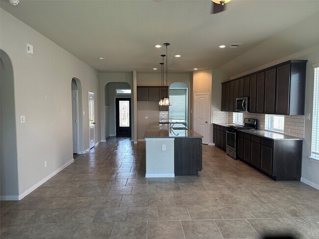 7331 Saddle Tree Dr in Spring, TX - Building Photo - Building Photo