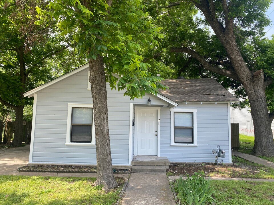 7 W Ave N in Temple, TX - Foto de edificio