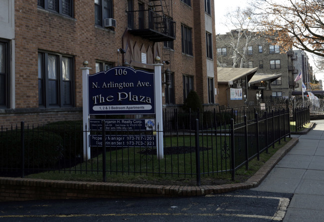 The Plaza in East Orange, NJ - Foto de edificio - Building Photo