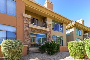 14450 N Thompson Peak Pkwy in Scottsdale, AZ - Building Photo