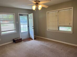 1002 Fowlkes St in Sealy, TX - Building Photo - Building Photo
