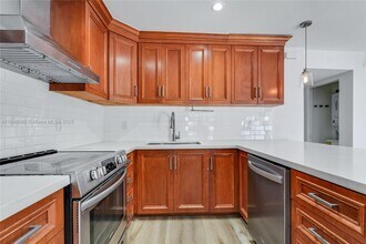 3540 SW 17th St in Miami, FL - Building Photo - Building Photo