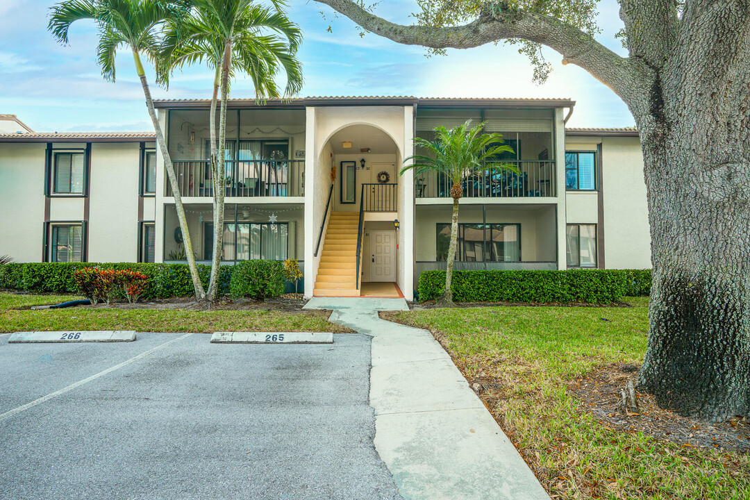 2025 SW Silver Pine Way in Palm City, FL - Building Photo