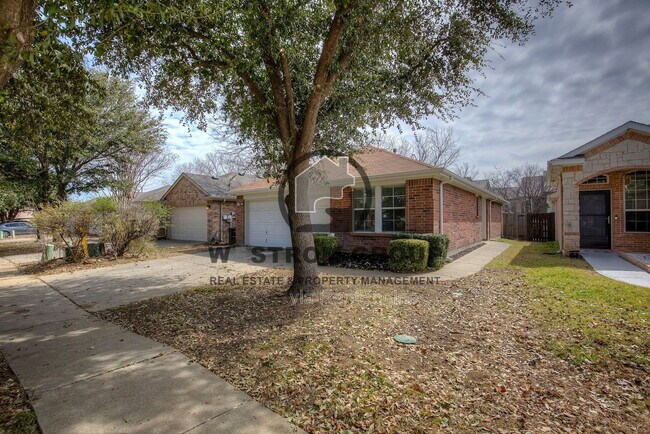 8821 Highland Orchard Dr in Fort Worth, TX - Building Photo - Building Photo