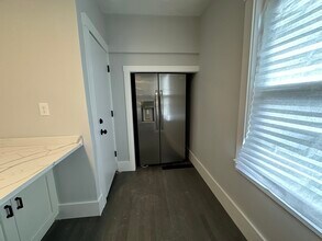 116 Marginal St, Unit #1 in Boston, MA - Foto de edificio - Building Photo