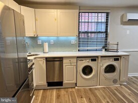 1121 Walnut St in Philadelphia, PA - Building Photo