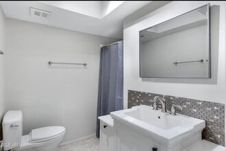 225 N Standage, Unit Downstairs Room in Mesa, AZ - Foto de edificio - Building Photo