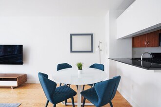 222 E 34th St in New York, NY - Building Photo - Building Photo