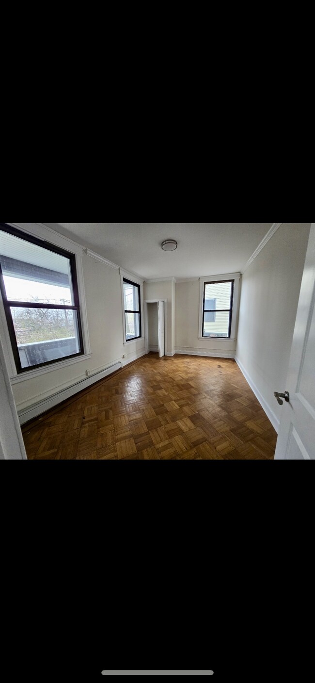 228 Saint Marks Pl, Unit 1L in Staten Island, NY - Building Photo - Building Photo