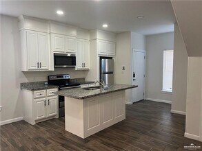 18 W Chavez St in Edinburg, TX - Building Photo - Building Photo