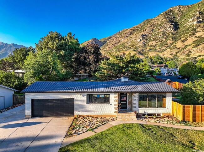 property at 2954 Apache Ln