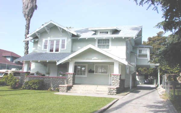 829-831 S Los Robles Ave in Pasadena, CA - Foto de edificio