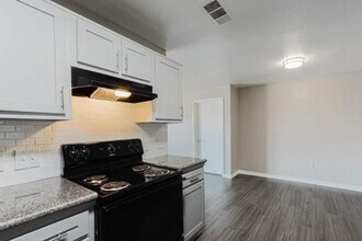 11111 W Montgomery Rd in Houston, TX - Building Photo - Building Photo