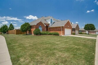 12801 Parkersburg Dr in Fort Worth, TX - Building Photo - Building Photo
