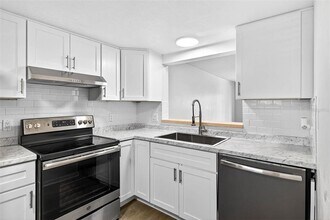 6308 Newtown Cir in Tampa, FL - Building Photo - Building Photo