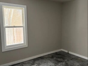 24684 W Lake Shore Dr in Round Lake, IL - Foto de edificio - Building Photo