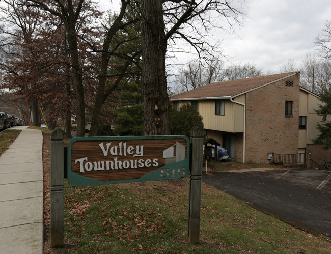 Valley Townhouses in Huntingdon Valley, PA - Foto de edificio - Building Photo