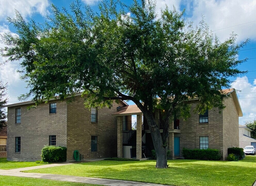 400 E Ulex Ave, Unit Apartment 4 in McAllen, TX - Building Photo