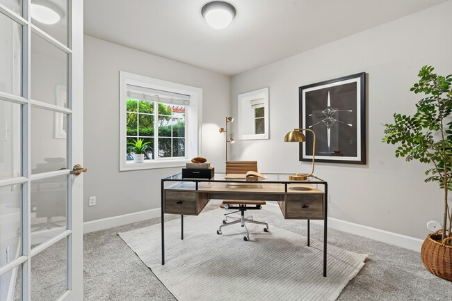 12325 NE 86th Way in Kirkland, WA - Foto de edificio - Building Photo