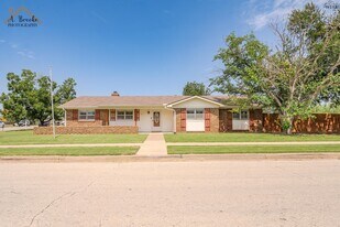 1901 Tanglewood Blvd in Wichita Falls, TX - Building Photo