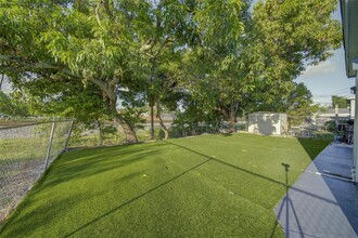 896 E 22nd St-Unit -896 in Hialeah, FL - Building Photo - Building Photo