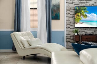 1520 Moon Valley Dr in Four Corners, FL - Building Photo - Building Photo